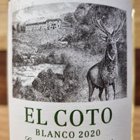 Close-up view of the El Coto Rioja Blanco wine label